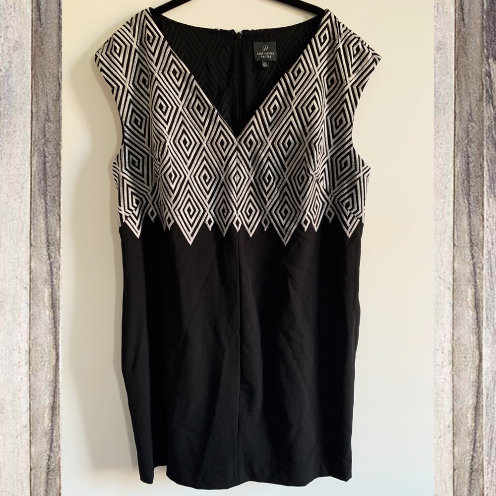 NWOT Adrianna Papell Geometric Stitch Sheath Dress